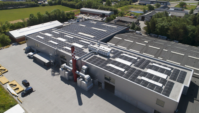 Haarup Maskinfabrik med solceller på taget.